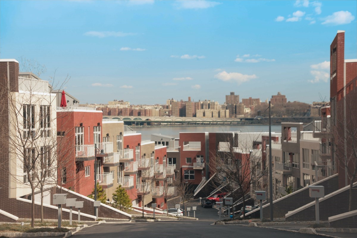Edgewater, New Jersey - A Town on the 